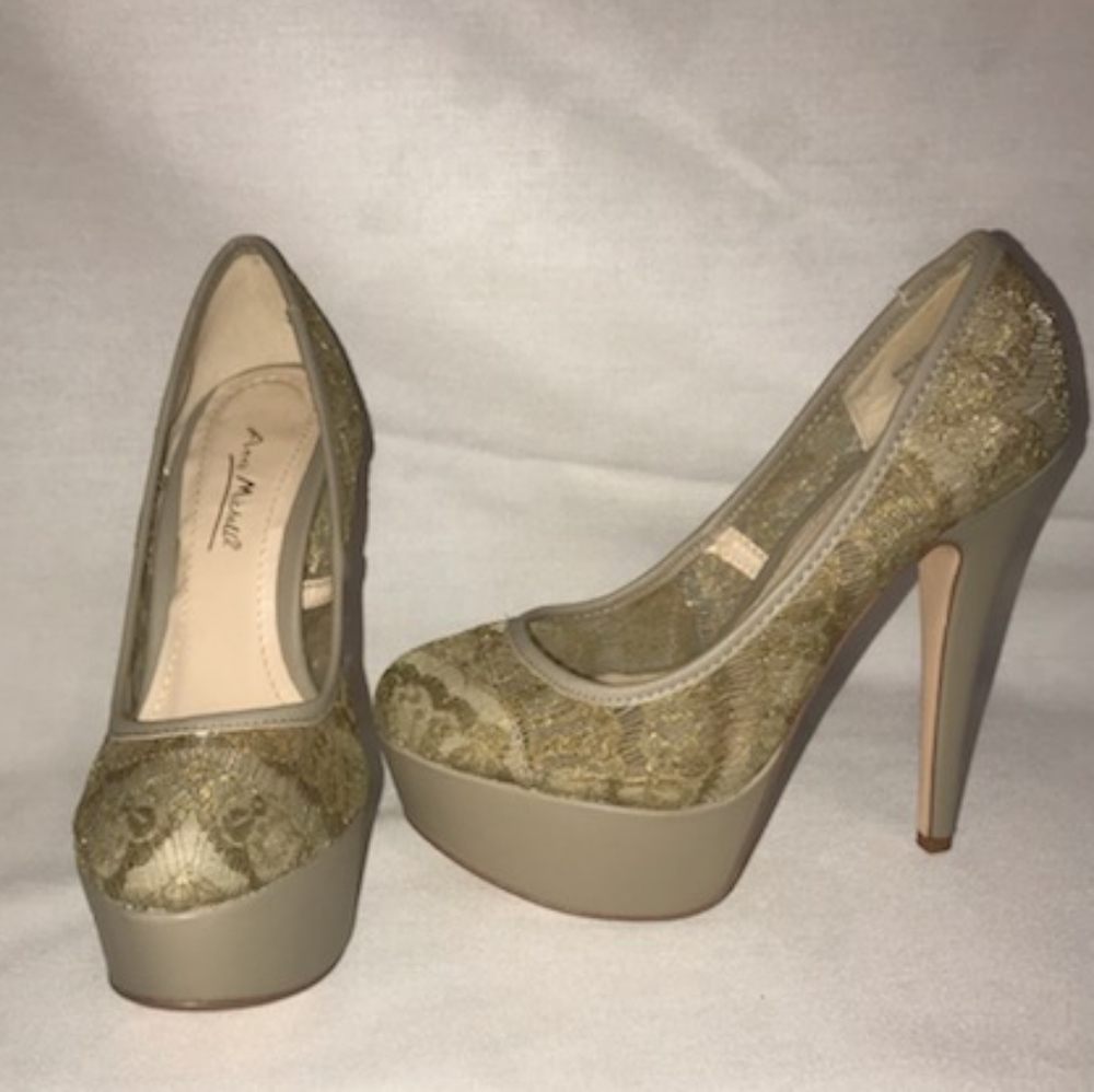 Anne Michelle gold Lace Stiletto